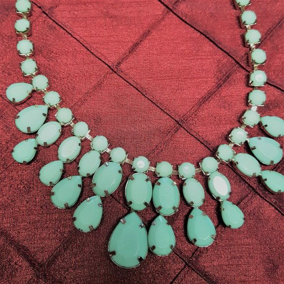 Costume Statement Necklace - Picture 2 of 3